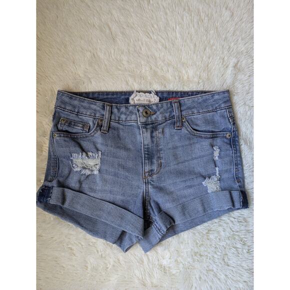 Altar'd State Shorts Womens 3/26 Blue Denim Distressed Pockets Cuffed Cut Off - Picture 1 of 4